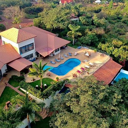 Pink Flamingo Boutique Hotel Moshi Esterno foto