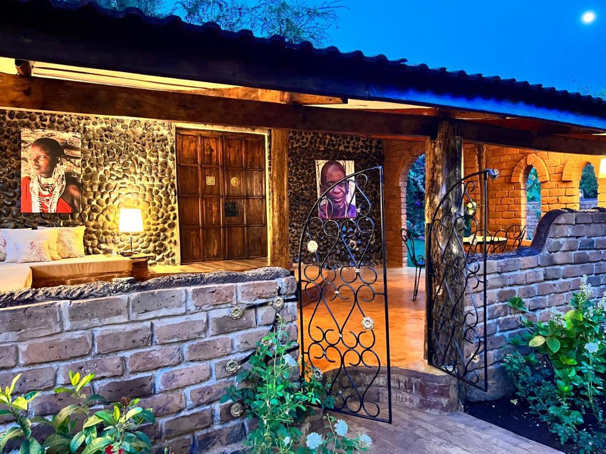 Pink Flamingo Boutique Hotel Moshi Esterno foto