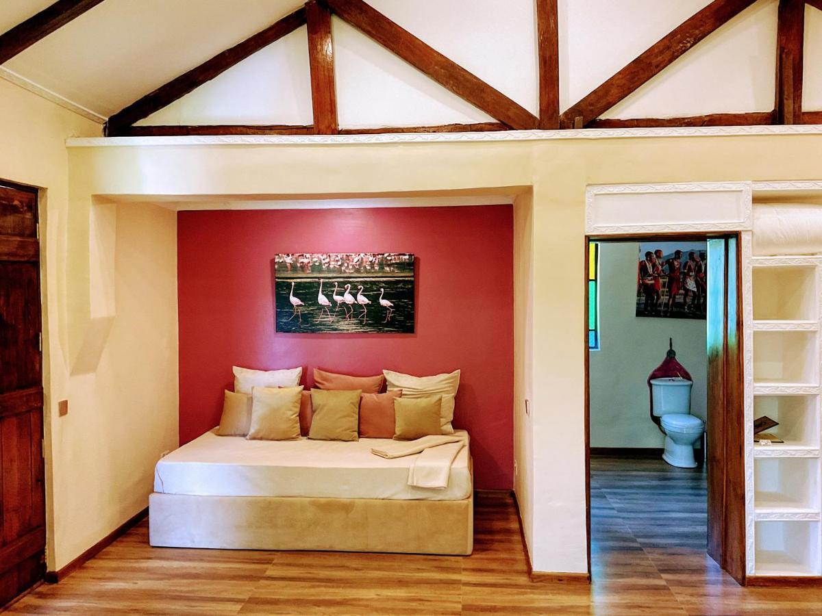 Pink Flamingo Boutique Hotel Moshi Esterno foto