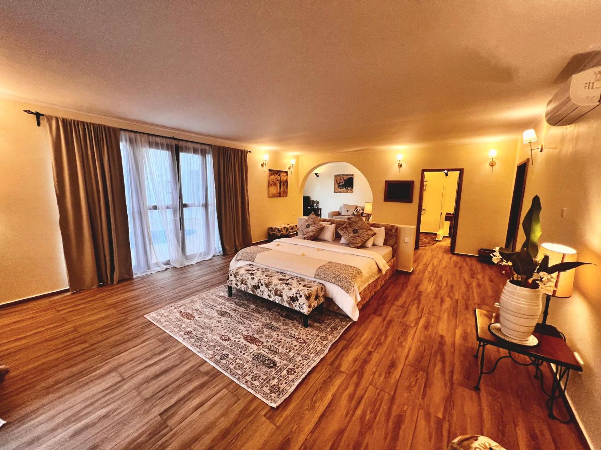 Pink Flamingo Boutique Hotel Moshi Esterno foto