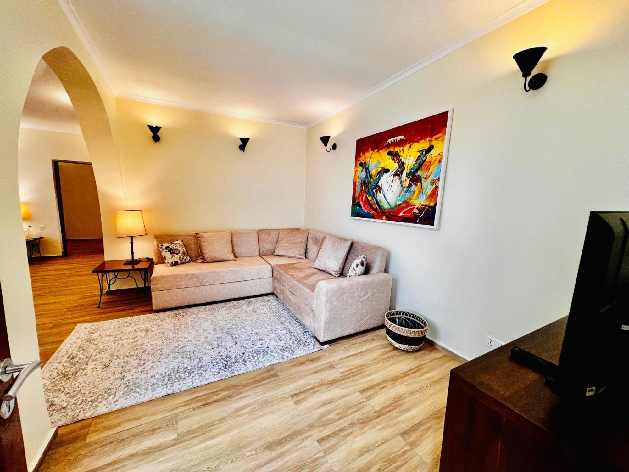 Pink Flamingo Boutique Hotel Moshi Esterno foto