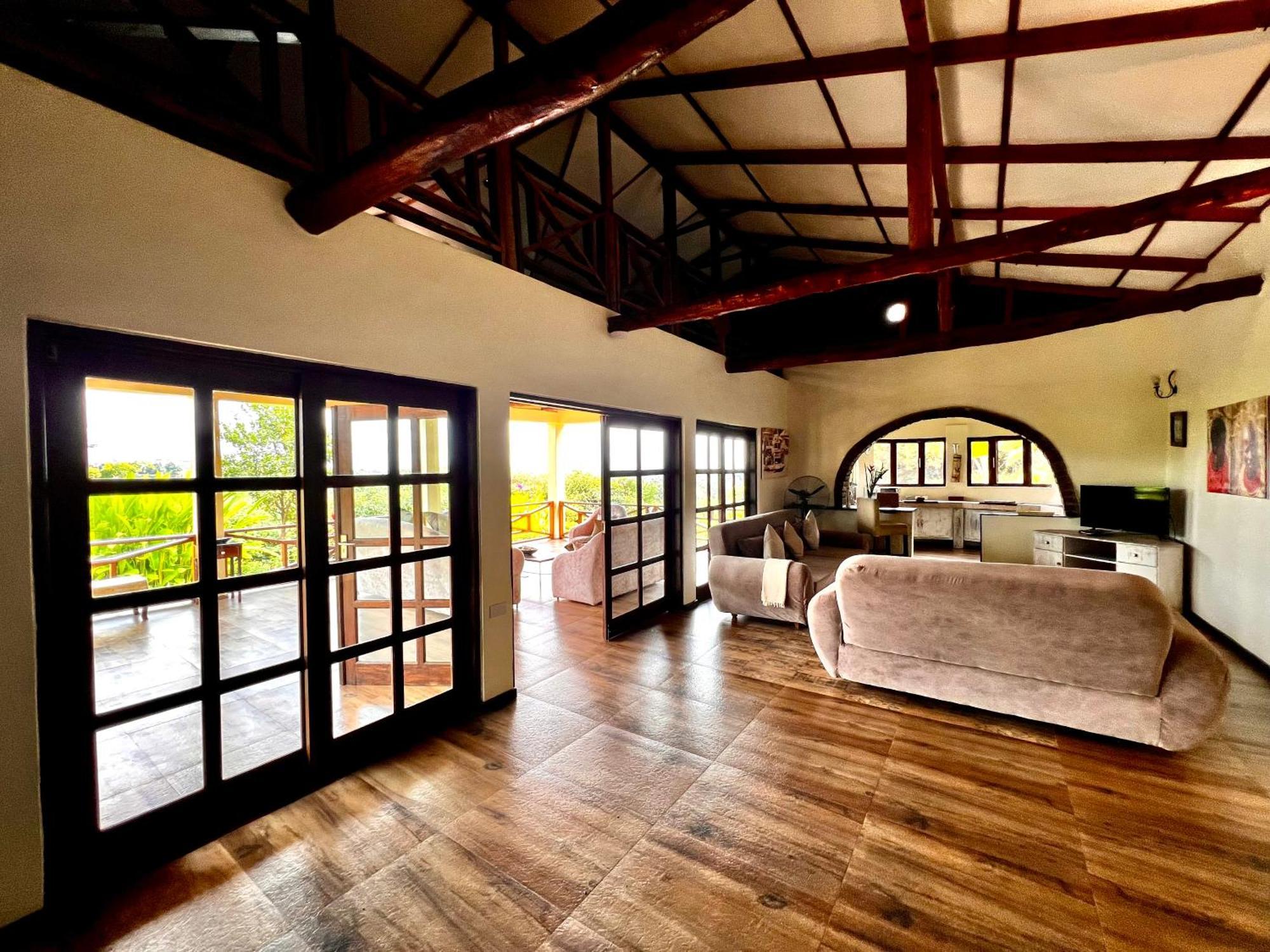 Pink Flamingo Boutique Hotel Moshi Esterno foto