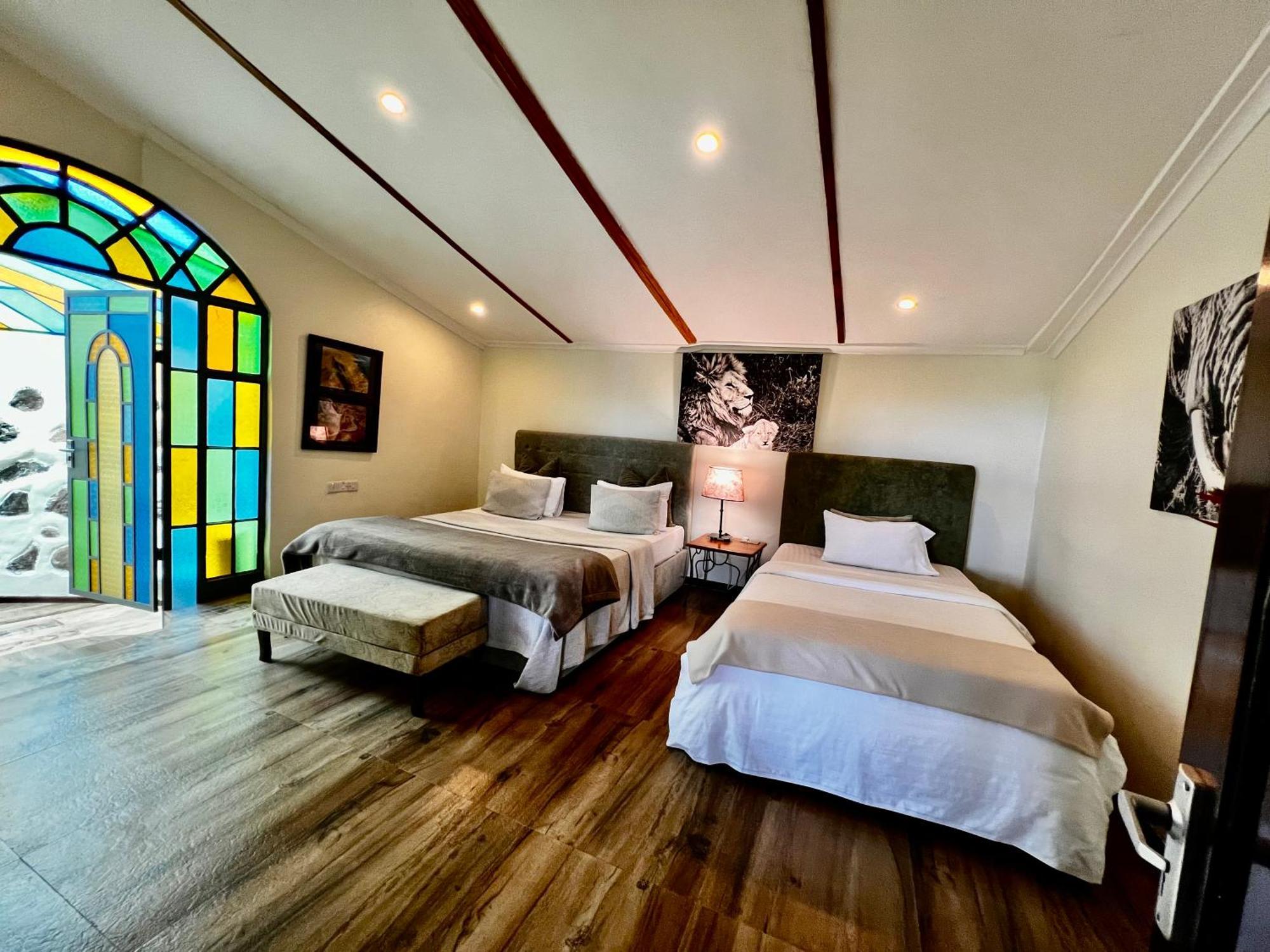 Pink Flamingo Boutique Hotel Moshi Esterno foto
