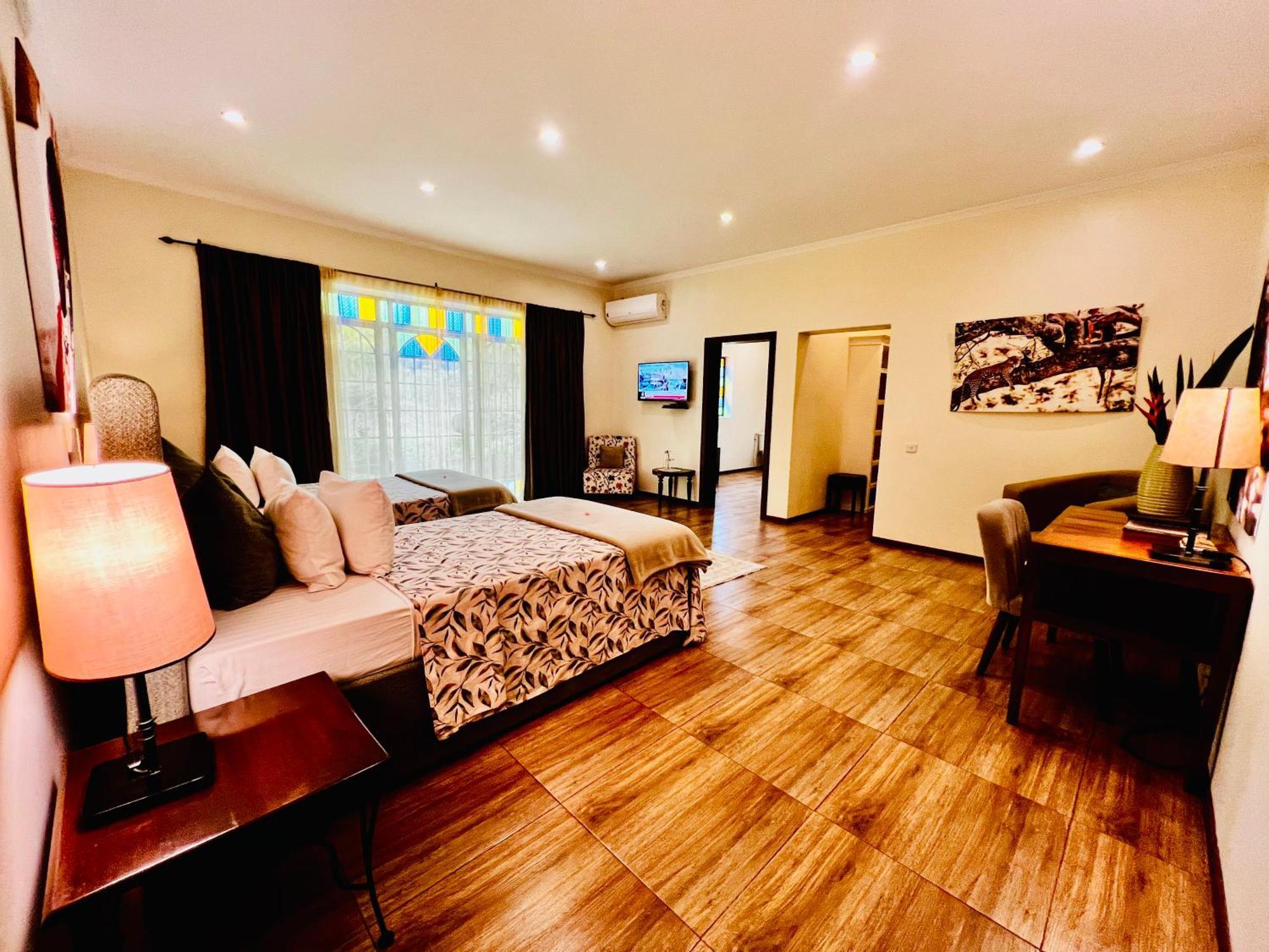 Pink Flamingo Boutique Hotel Moshi Esterno foto