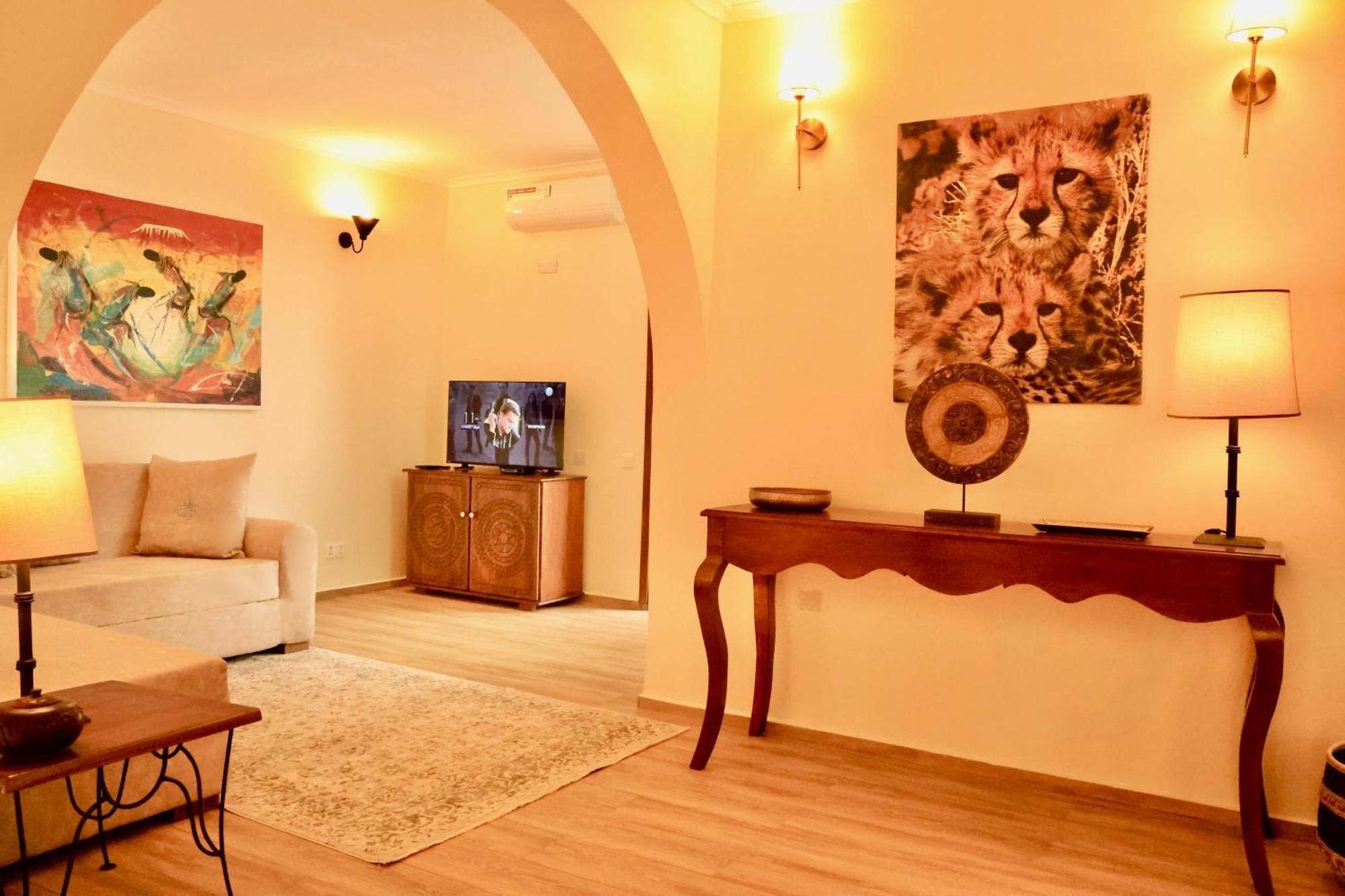 Pink Flamingo Boutique Hotel Moshi Esterno foto