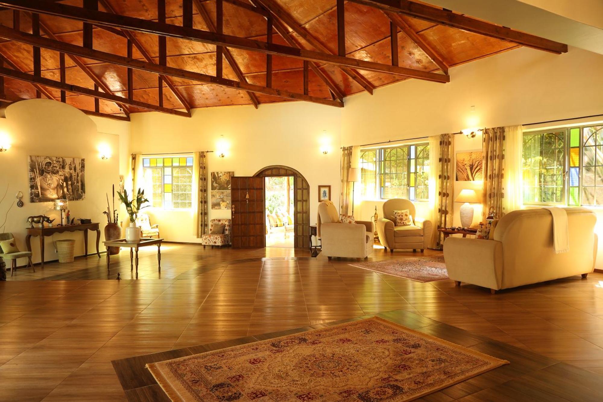 Pink Flamingo Boutique Hotel Moshi Esterno foto