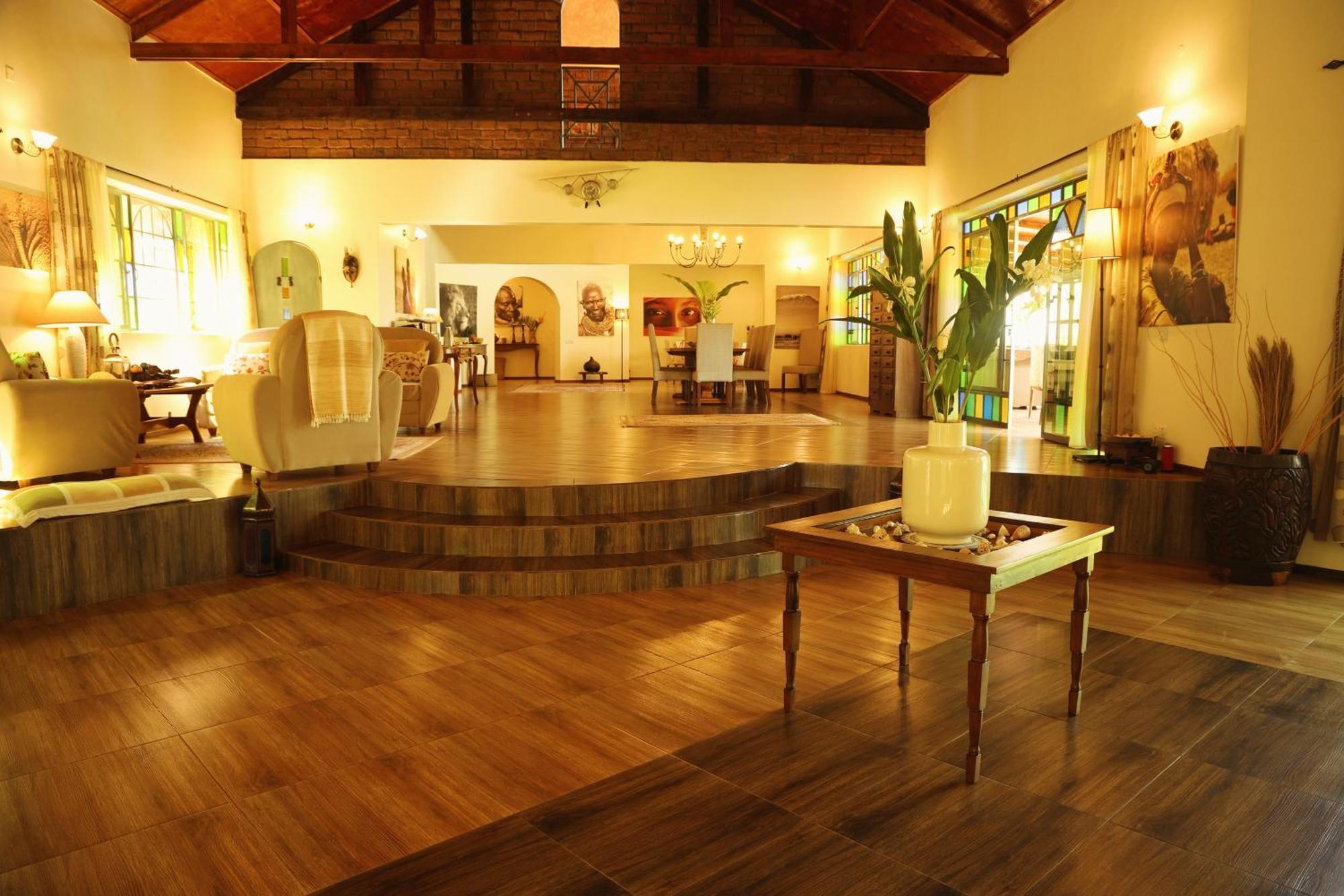 Pink Flamingo Boutique Hotel Moshi Esterno foto